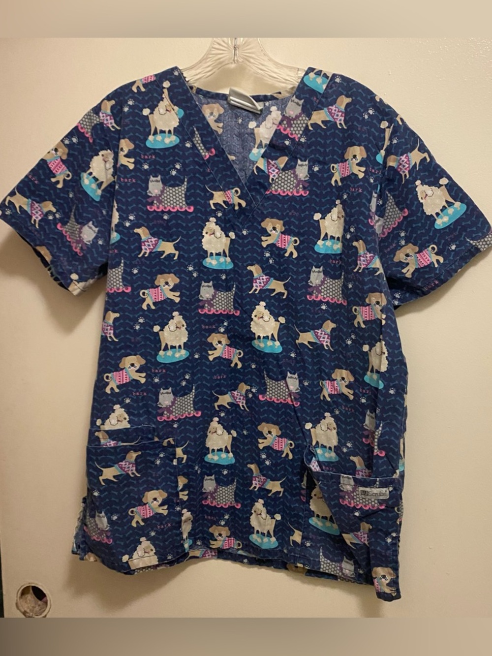 UA Scrubs Womens Scrub Top Shirt M Medium Bust 40” Dogs Cats Groomer Vet Spa Day